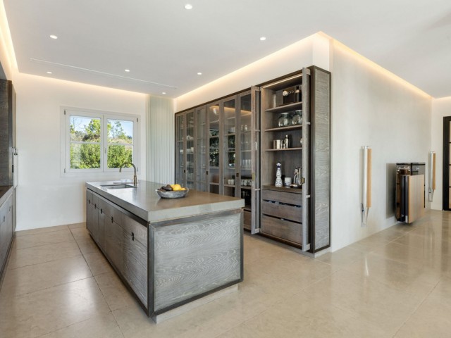 7 Bedrooms Villa in Benahavís