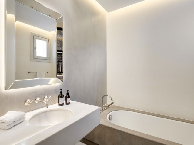 7 Bedrooms Villa in Benahavís