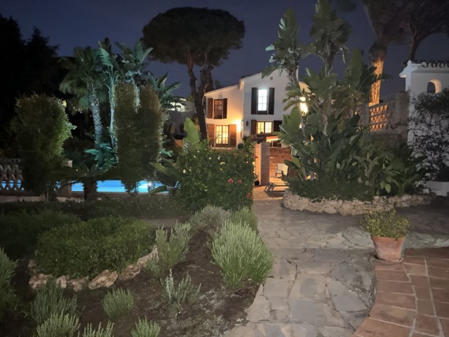 Villa avec 7 Chambres  à Elviria