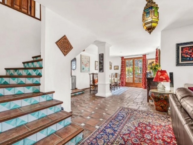 Villa avec 7 Chambres  à Elviria