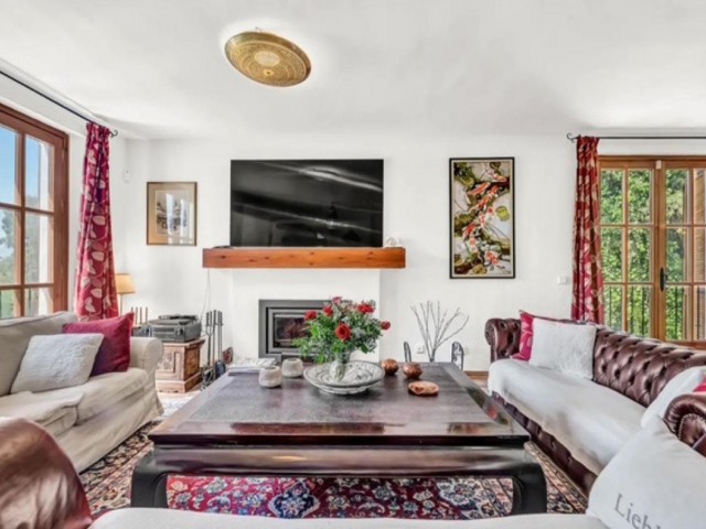 Villa avec 7 Chambres  à Elviria