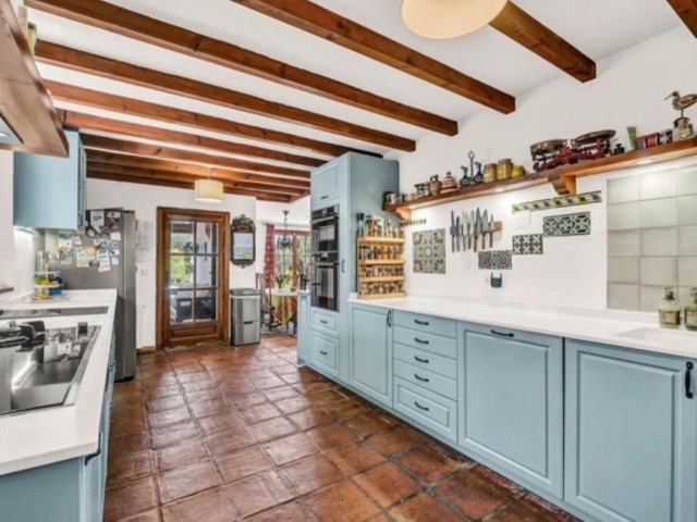 Villa avec 7 Chambres  à Elviria