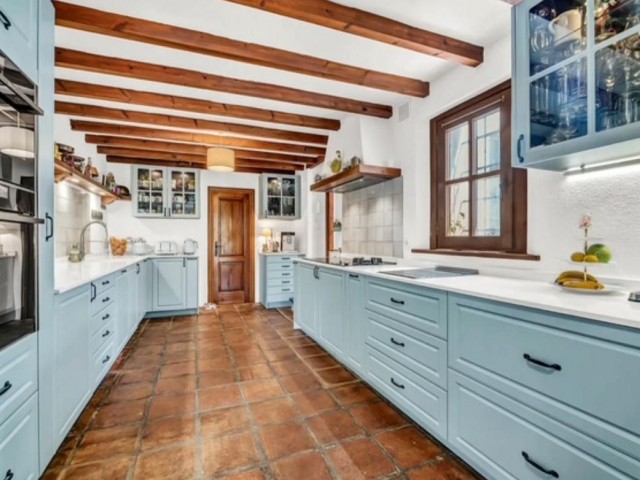 7 Schlafzimmer Villa in Elviria