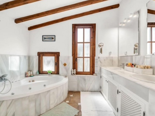 7 Schlafzimmer Villa in Elviria