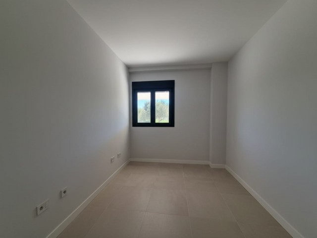 Apartamento con 2 Dormitorios  en Estepona