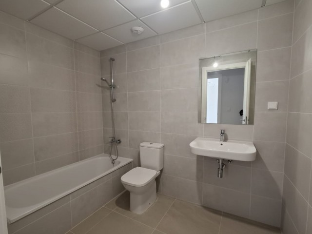 Apartamento con 2 Dormitorios  en Estepona