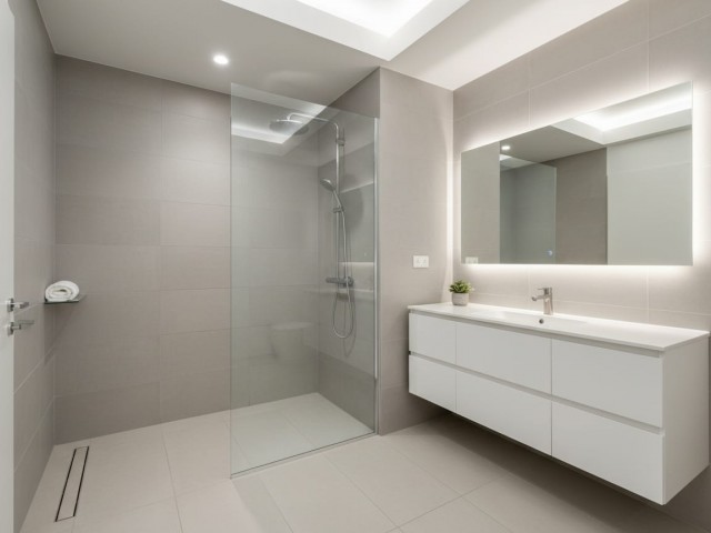 Apartamento con 2 Dormitorios  en Estepona