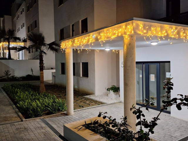 Apartamento con 2 Dormitorios  en Estepona