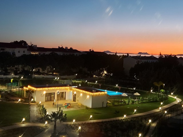 Apartamento con 2 Dormitorios  en Estepona