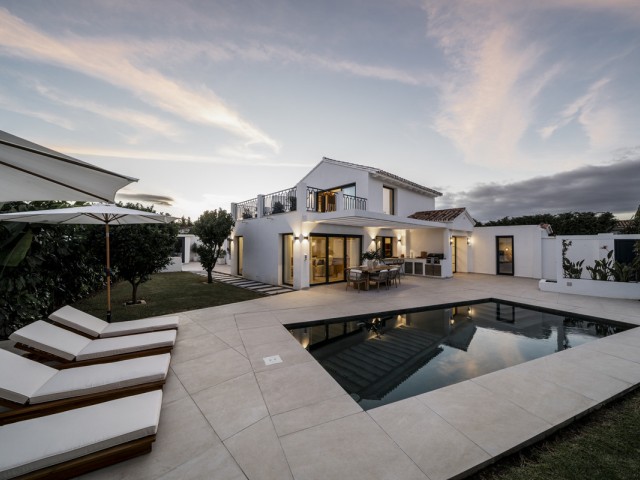 Villa avec 5 Chambres  à San Pedro de Alcántara