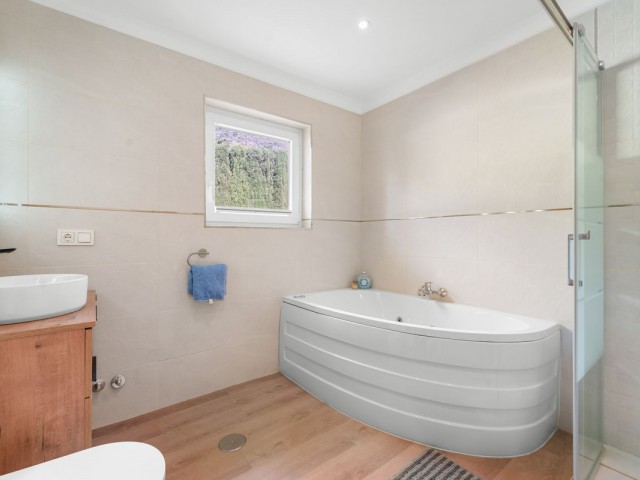 4 Bedrooms Villa in Benalmadena