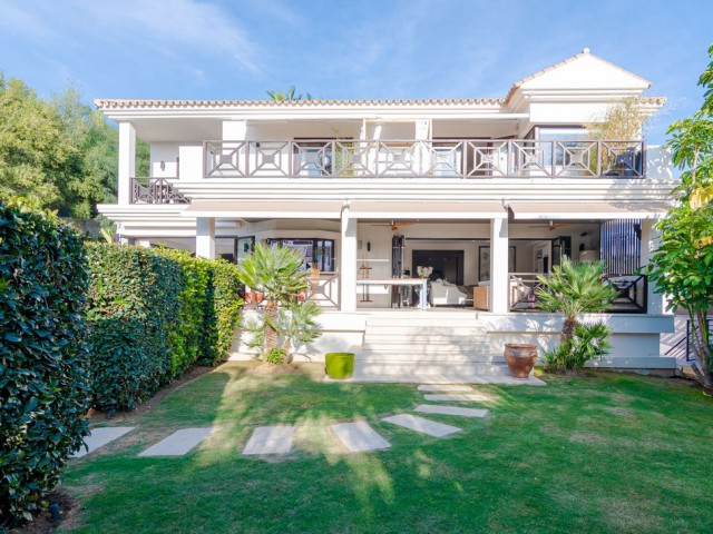5 Bedrooms Villa in Nueva Andalucía