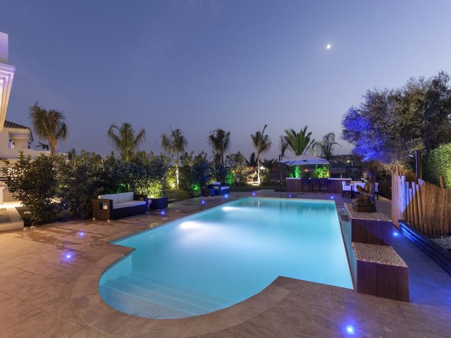 5 Bedrooms Villa in Nueva Andalucía