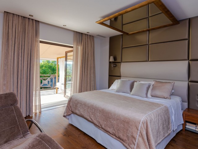 5 Bedrooms Villa in Nueva Andalucía