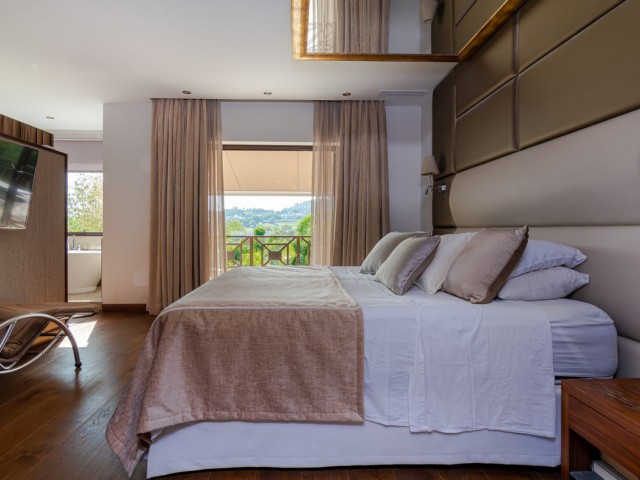 5 Bedrooms Villa in Nueva Andalucía