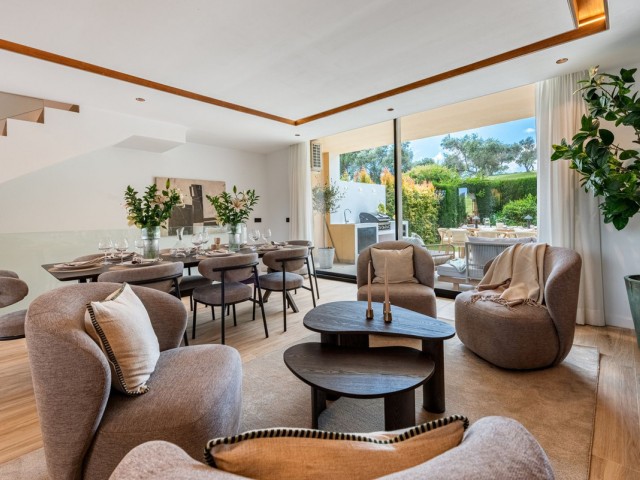 4 Bedrooms Townhouse in Nueva Andalucía