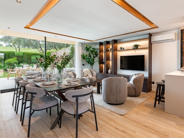 Maison mitoyenne avec 4 Chambres  à Nueva Andalucía