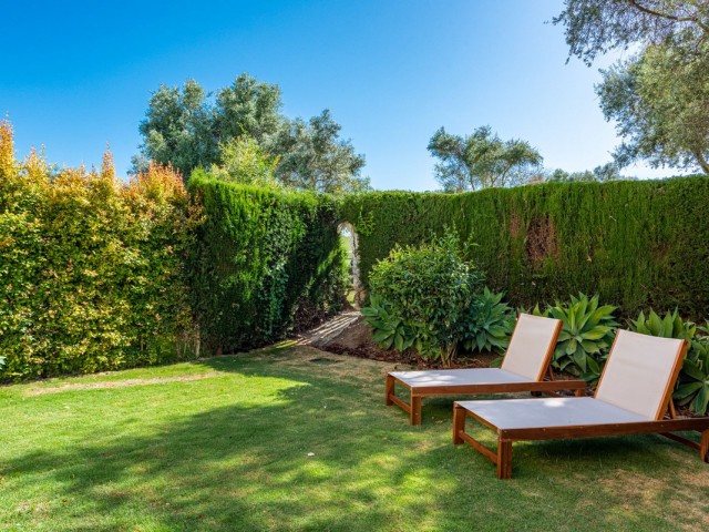 Maison mitoyenne avec 4 Chambres  à Nueva Andalucía