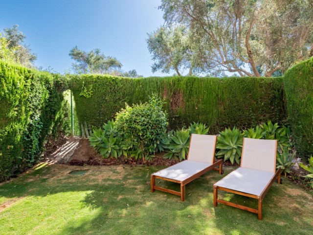 Maison mitoyenne avec 4 Chambres  à Nueva Andalucía