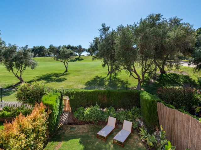 Maison mitoyenne avec 4 Chambres  à Nueva Andalucía