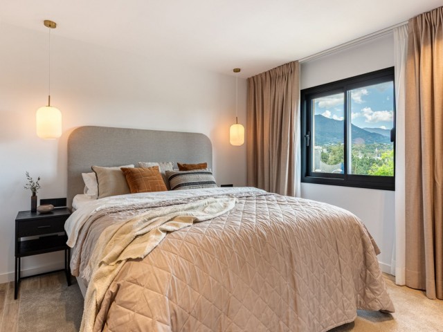 Maison mitoyenne avec 4 Chambres  à Nueva Andalucía