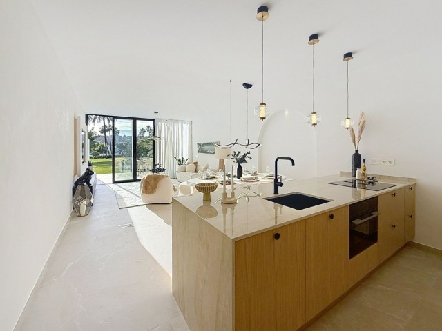 Adosado con 4 Dormitorios  en Nueva Andalucía