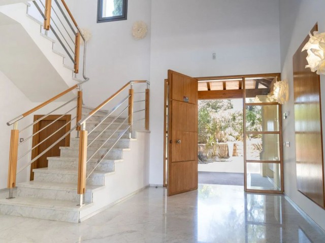 5 Bedrooms Villa in Sotogrande Alto