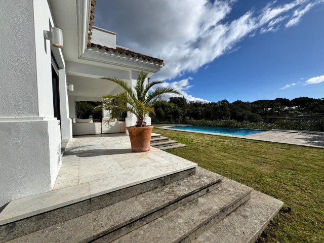 5 Bedrooms Villa in Sotogrande Alto
