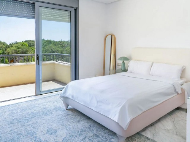 5 Bedrooms Villa in Sotogrande Alto