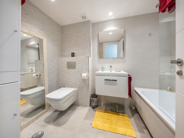 2 Bedrooms Apartment in Puerto Banús