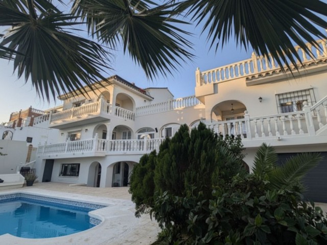 6 Bedrooms Villa in Mijas Costa
