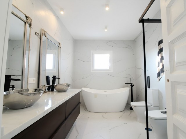 6 Bedrooms Villa in Mijas Costa