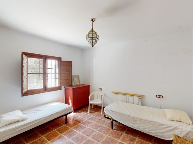 Villa con 5 Dormitorios  en Sedella