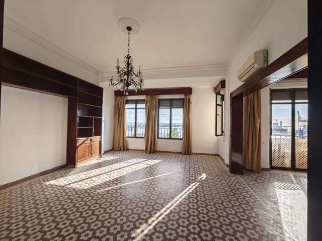 4 Bedrooms Apartment in Málaga Centro