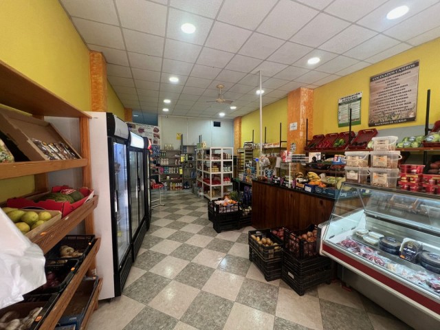Commercieel, Estepona, R5245705