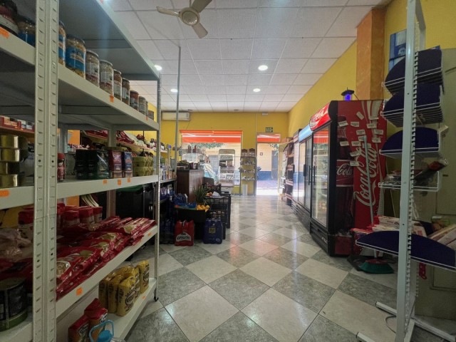 Commercieel, Estepona, R5245705