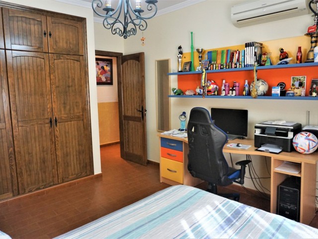 5 Schlafzimmer Villa in Sayalonga