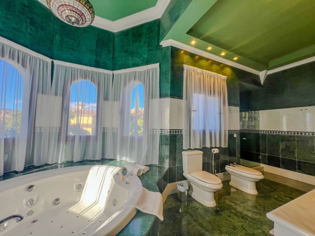 5 Slaapkamer Villa in Los Flamingos