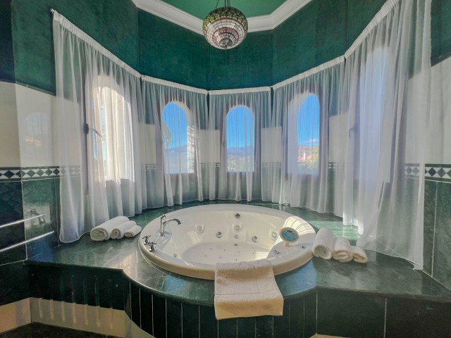 5 Slaapkamer Villa in Los Flamingos