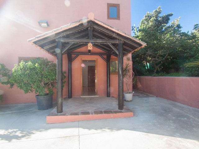 4 Bedrooms Villa in Estepona