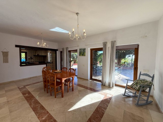 4 Bedrooms Villa in Estepona