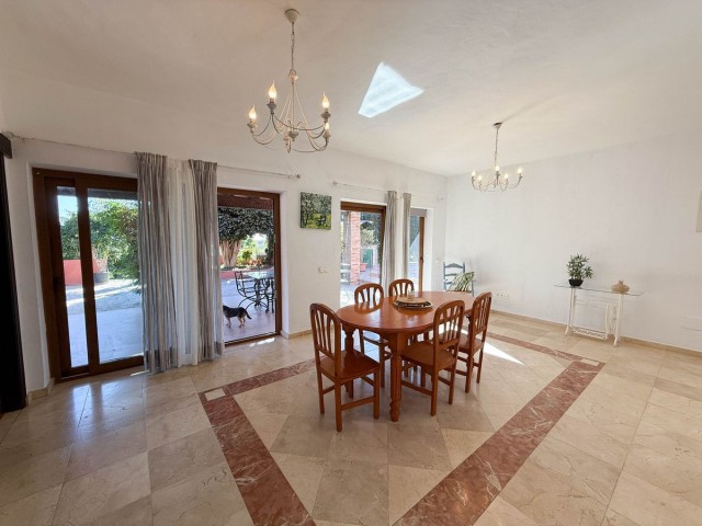 4 Bedrooms Villa in Estepona