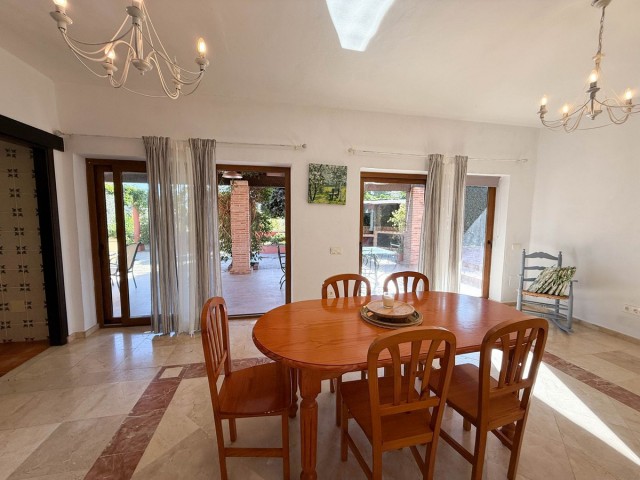 4 Bedrooms Villa in Estepona