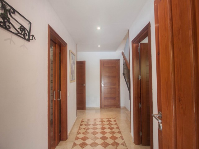 4 Bedrooms Villa in Estepona