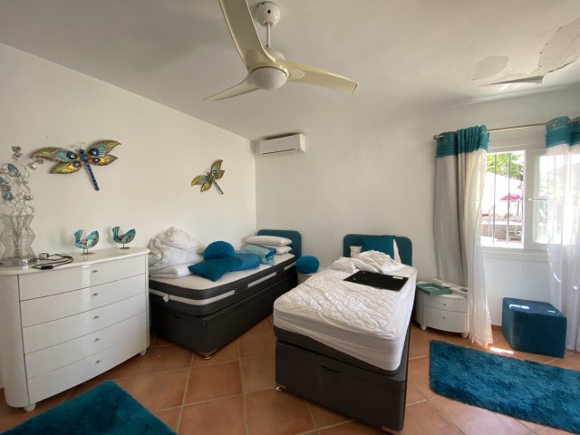 Villa con 4 Dormitorios  en Cerros del Aguila