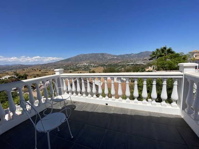 Villa con 4 Dormitorios  en Cerros del Aguila