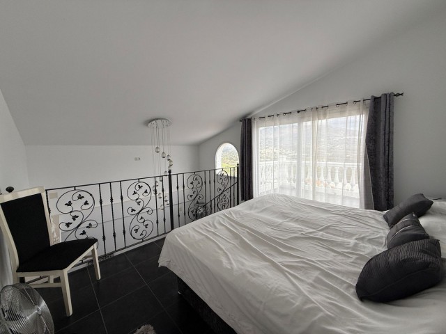 4 Makuuhuoneen Huvila Cerros del Aguila