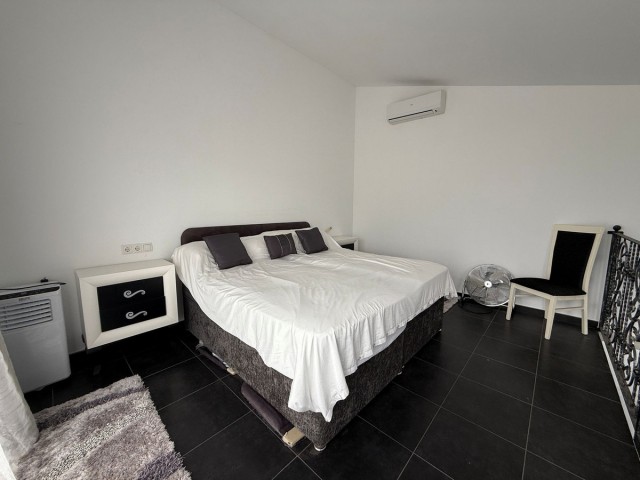 Villa avec 4 Chambres  à Cerros del Aguila