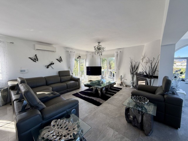 4 Schlafzimmer Villa in Cerros del Aguila