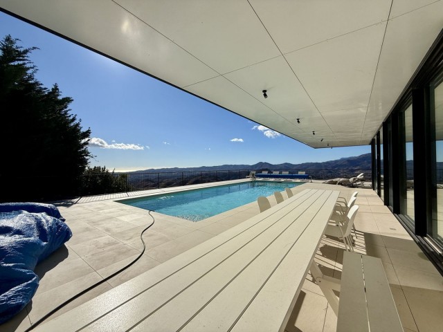 4 Makuuhuoneen Huvila Valtocado